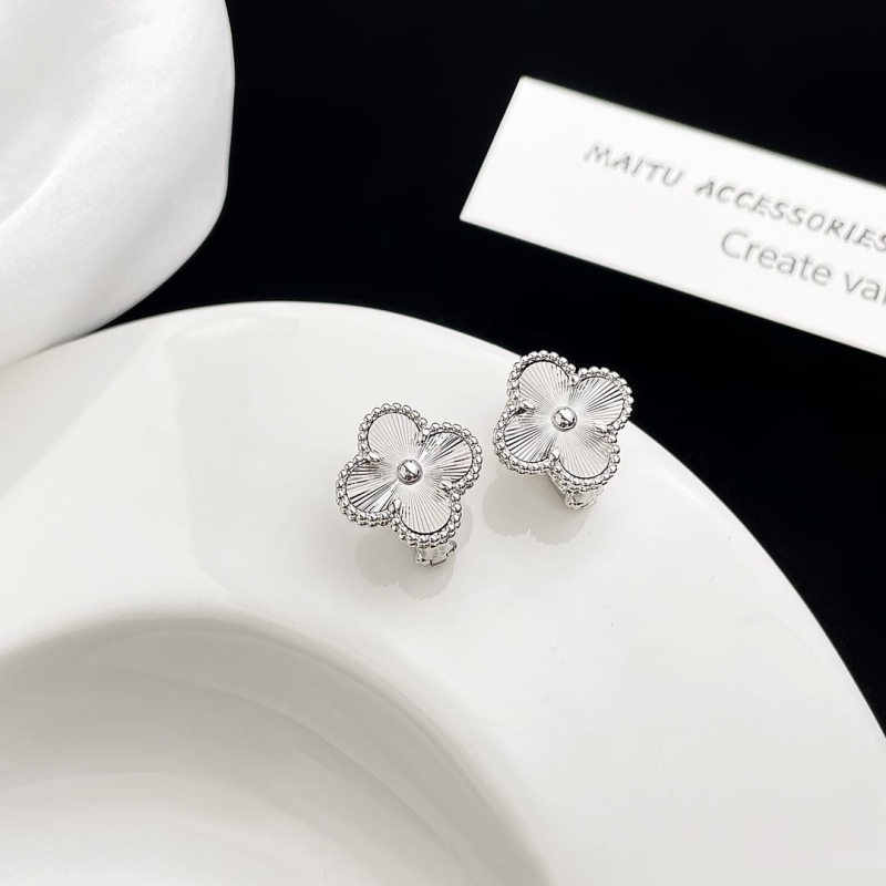 Ba*len*cia*ga earrings